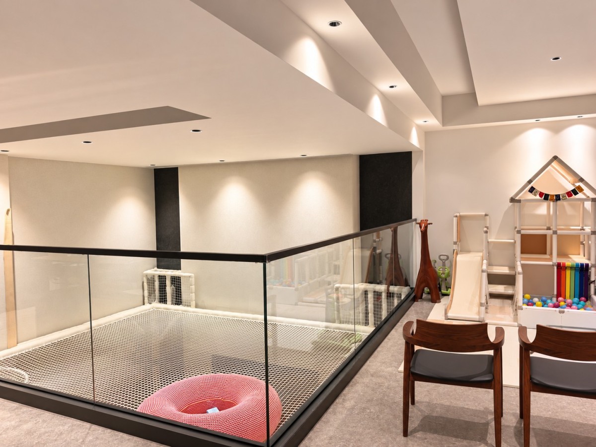 netstribe-villa-indoor-rope-net-lounge Custom Villa Design | Relax and Pet Your Cat on a Rope Net Installed in Your Home