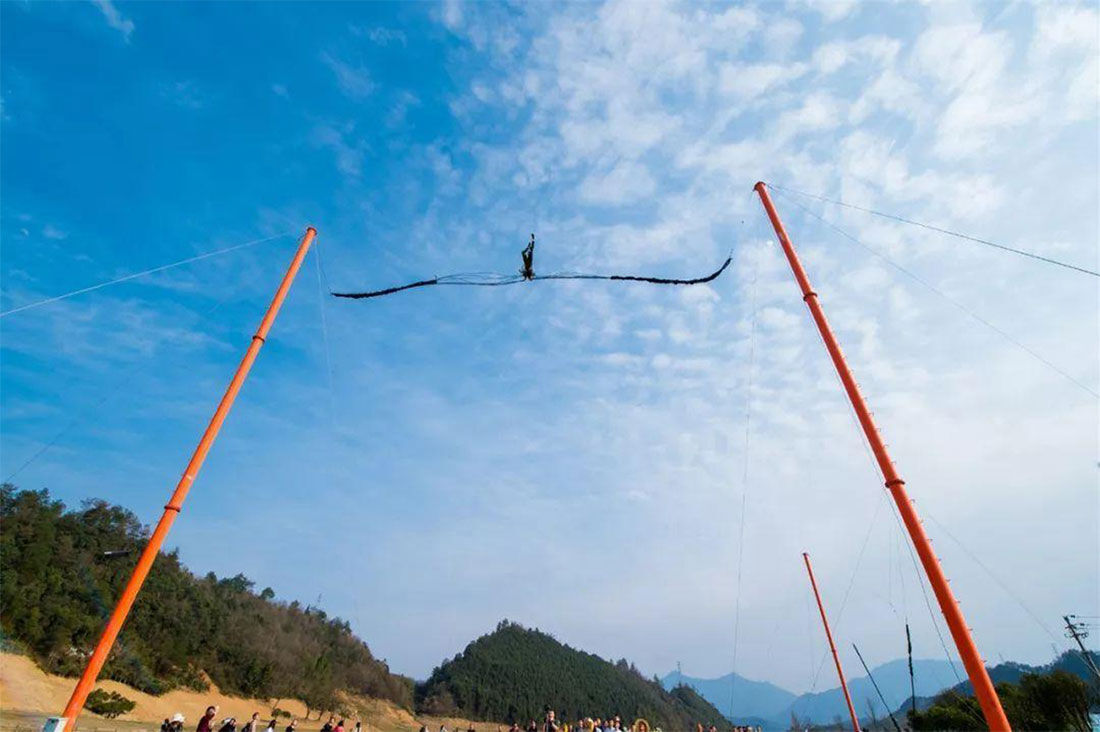 Human bungee slingshot