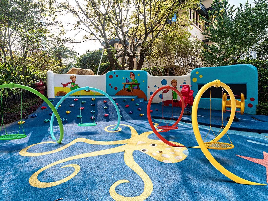 Park swing set
