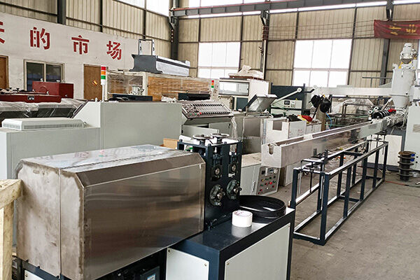 Types, characteristics and uses of PE pipe equipment