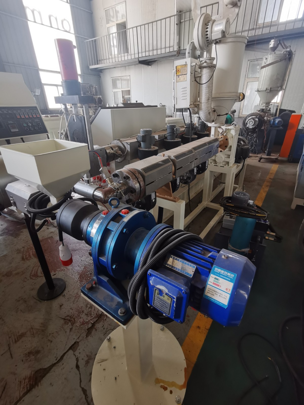 微信图片_202310101700491.jpg 20mm-110mm Three-layer co-extruded hdpe production line