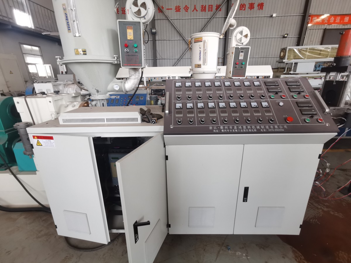 微信图片_202310101700493.jpg 20mm-110mm Three-layer co-extruded hdpe production line