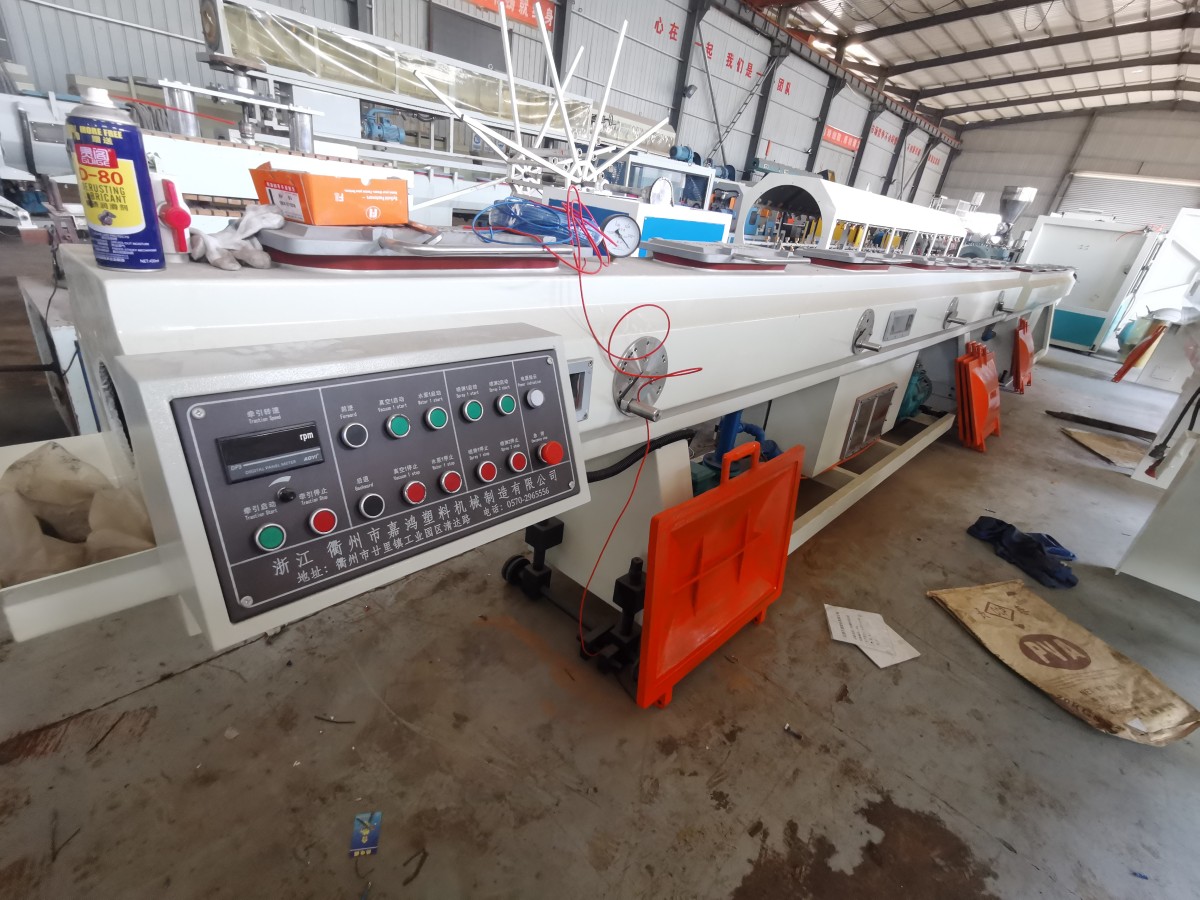 微信图片_202310101700495.jpg 20mm-110mm Three-layer co-extruded hdpe production line
