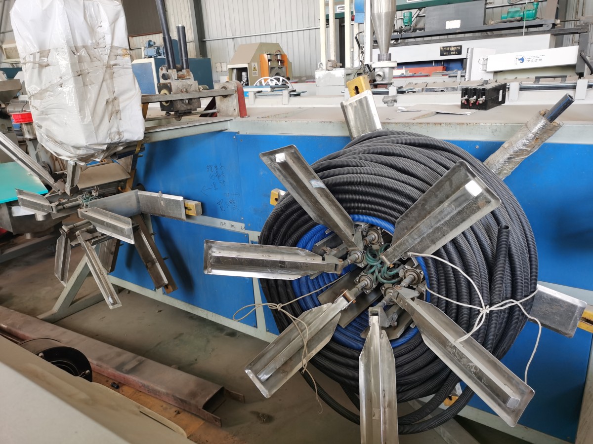 微信图片_202310101700496.jpg 20mm-110mm Three-layer co-extruded hdpe production line