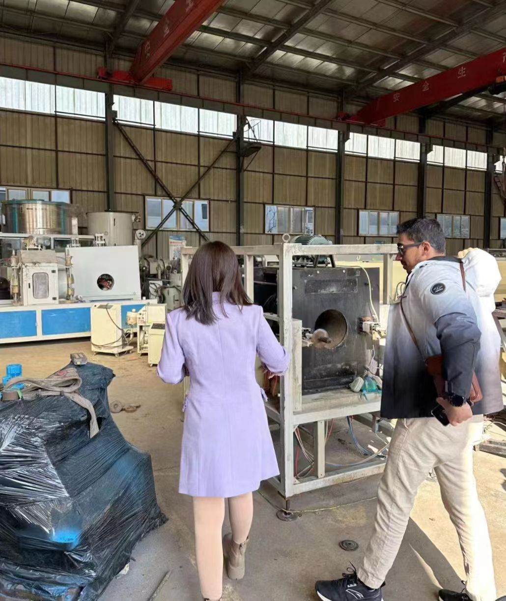 Pakistani customers come to our factory for inspection