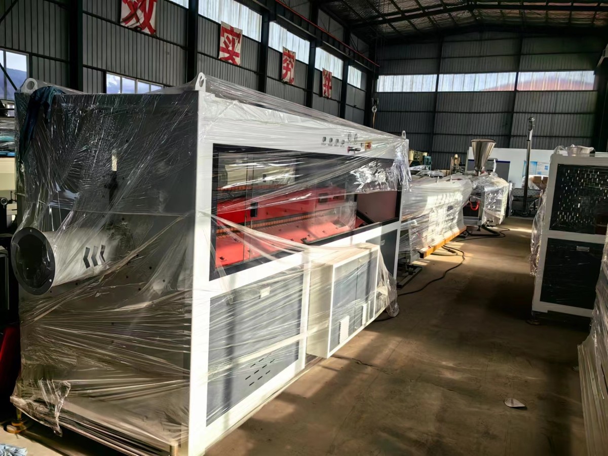 微信图片_20231124133550.jpg PVC 16mm-63mm double output production line