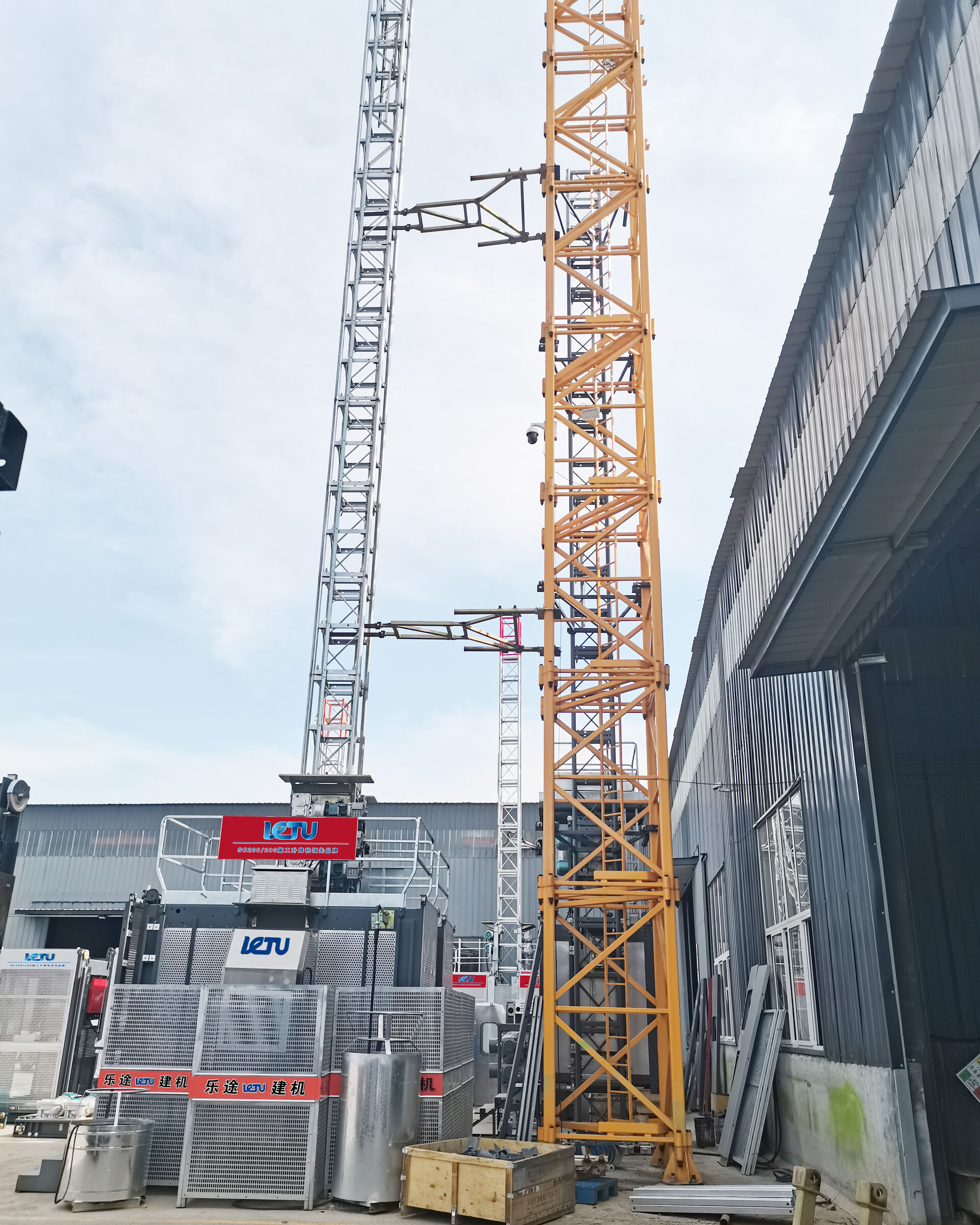 Daily maintenance methods for construction hoists