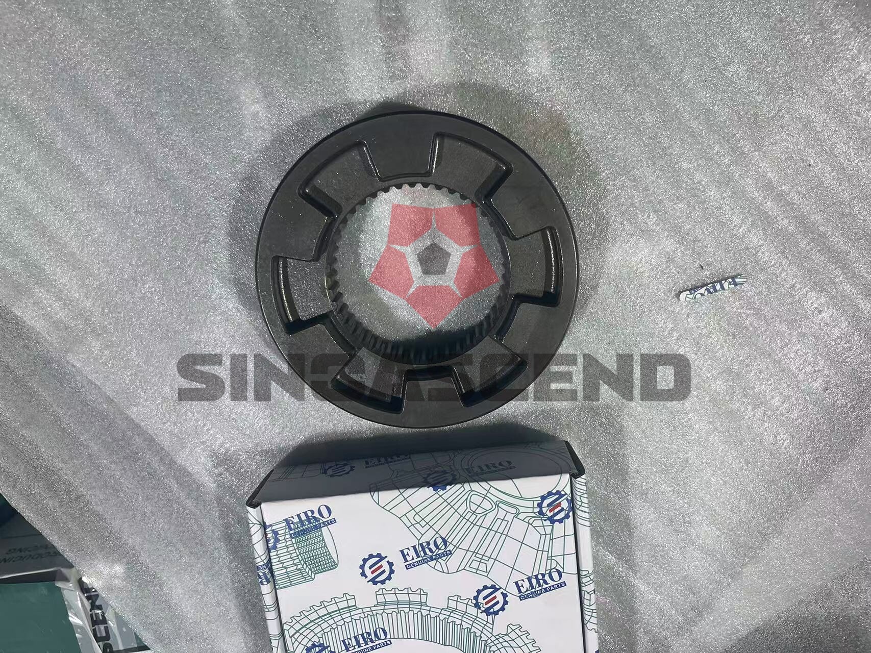 Sliding gear sleeve between shafts42116736Sliding gear sleeve