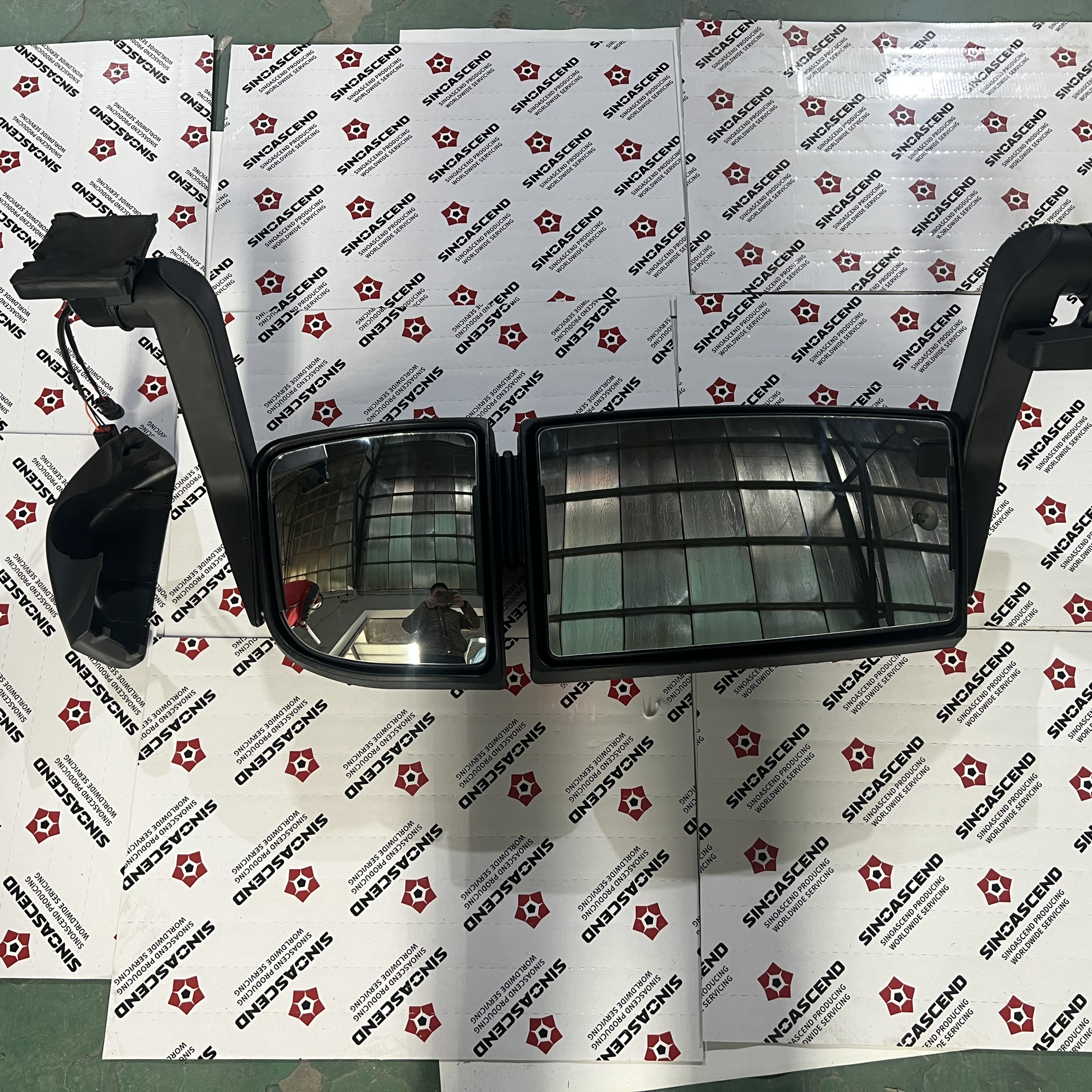 Right rearview mirror assembly