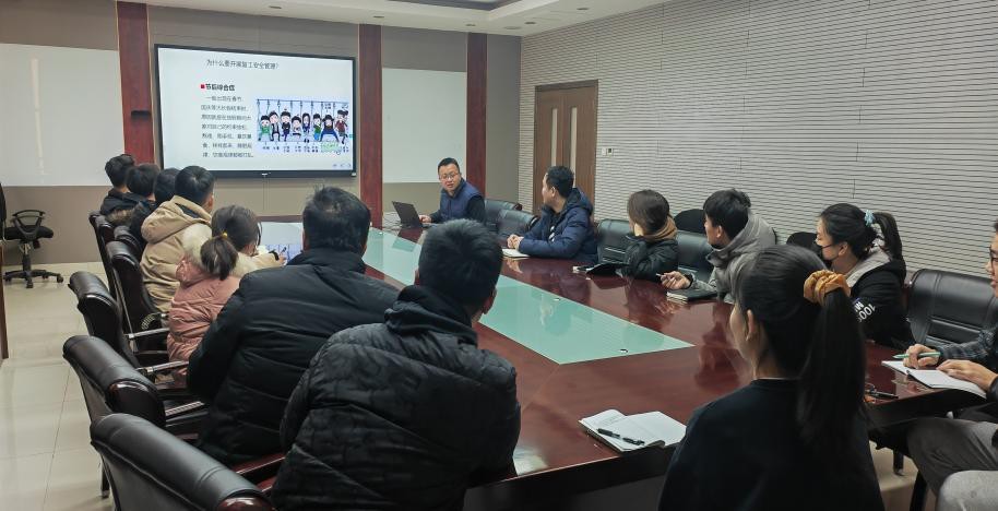 Первый урок техники безопасности перед началом работы персонала
