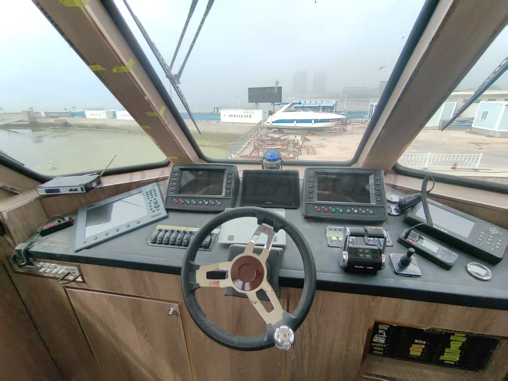 Bateau de pêche et de patrouille de police en fibre de verre monocoque Grandsea 18m à vendre