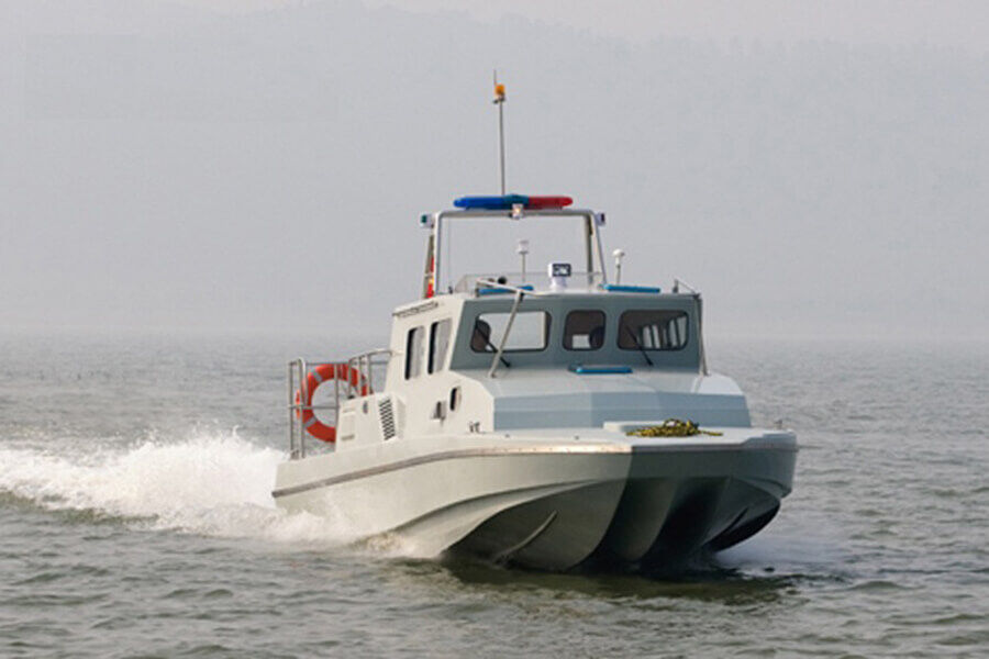 Bateau de patrouille Trimaran à suppression des vagues en fibre de verre Grandsea Boat 12m à vendre