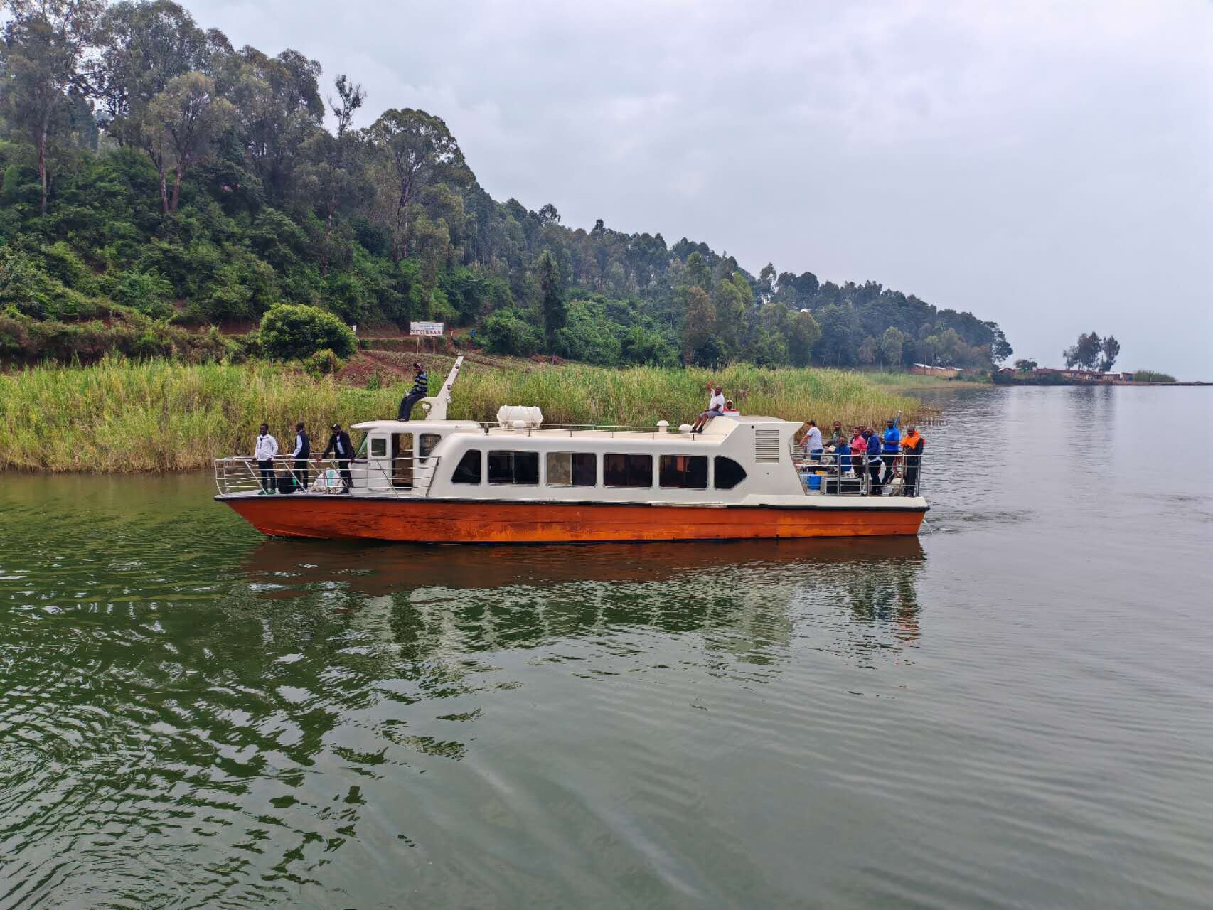 Servicio de ferry de pasajeros de 4 unidades en el lago Kivu