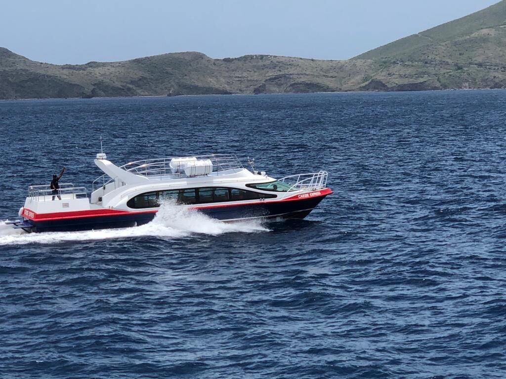 Servicio de ferry de pasajeros con propulsión a chorro de 15,8 m en el Caribe