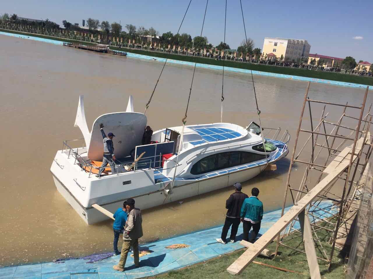 Embarcaciones de 13,8 m de eslora en Tashkent, Uzbekistán