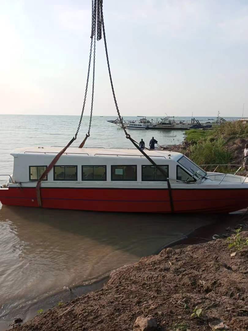 Transbordador de pasajeros de 12 m en el lago Kivu de Ruanda