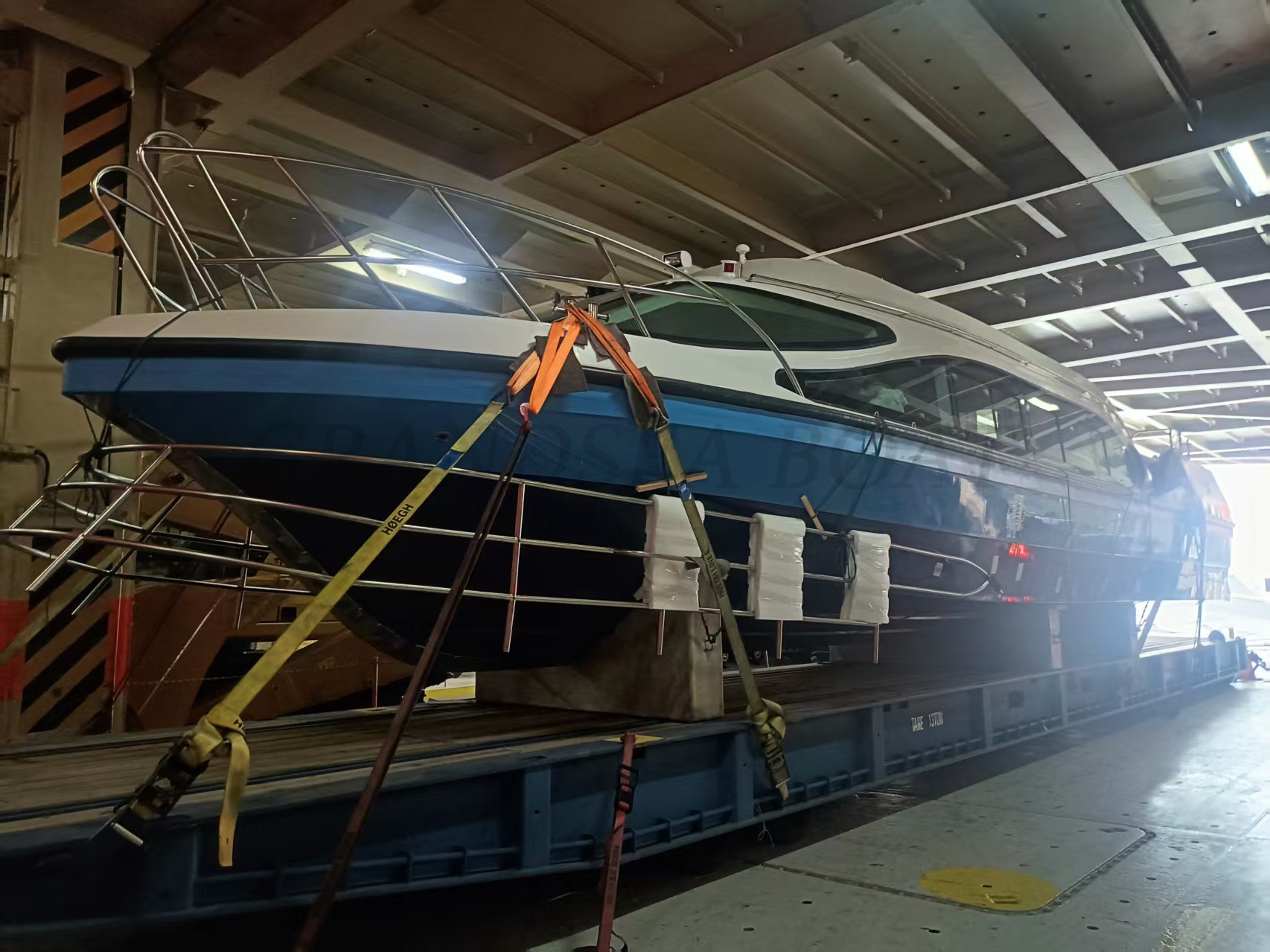 Barco de pasajeros de 15.8m para 50 personas enviado a Bahamas en buque RO-RO