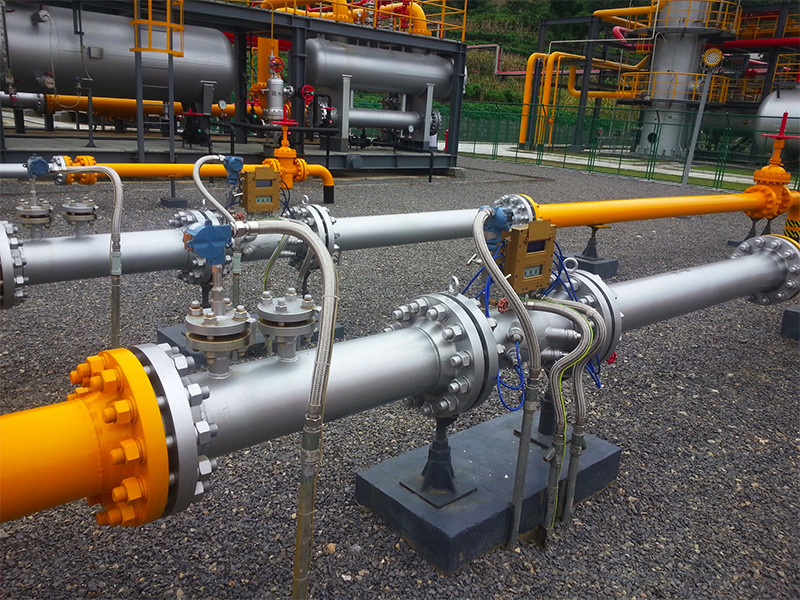 Ultrasonic gas flowmeter