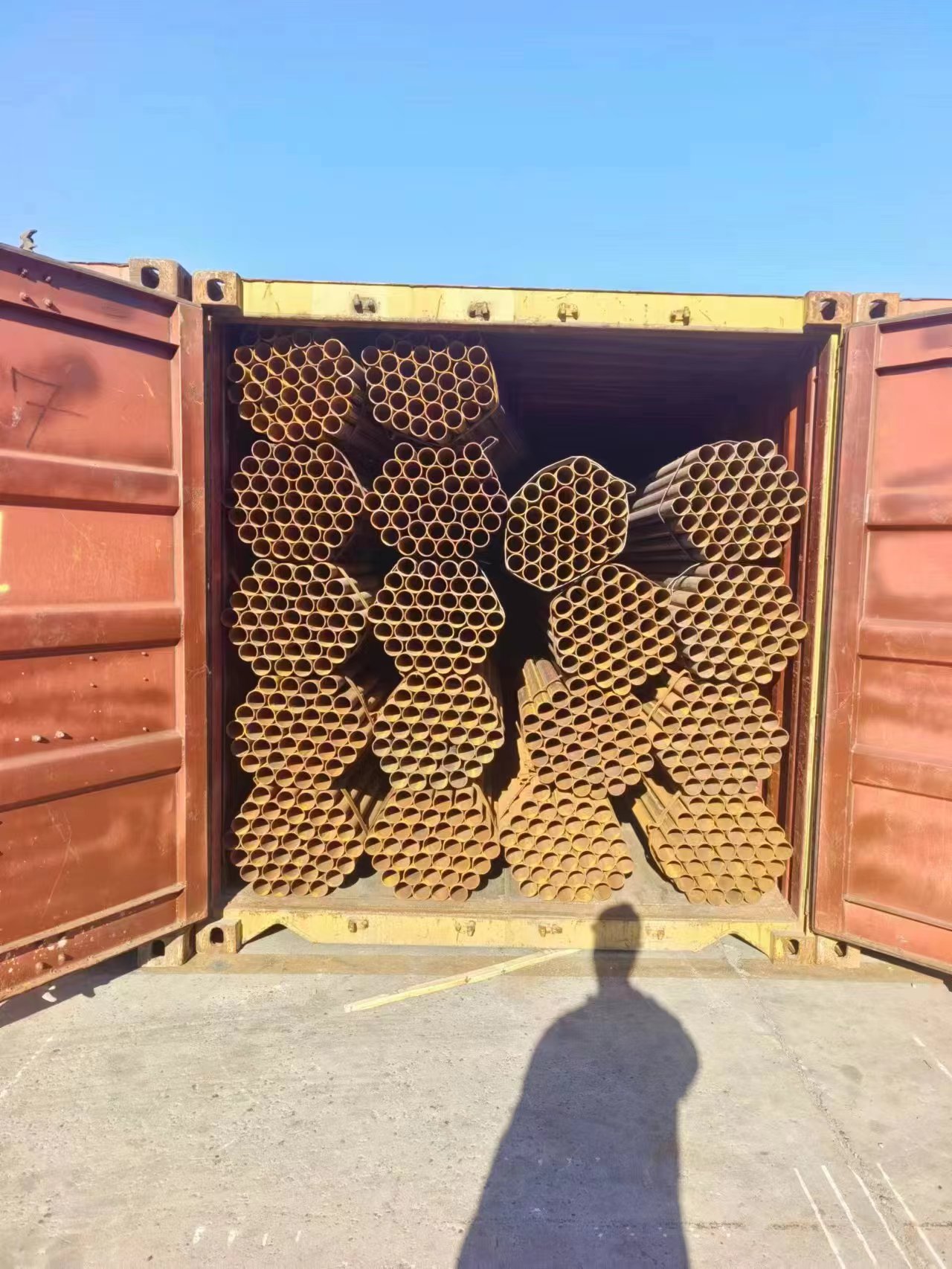 Carbon steel pipe sent to UAE, 3 20ft containers Carbon steel pipe sent to UAE, 3 20ft containers