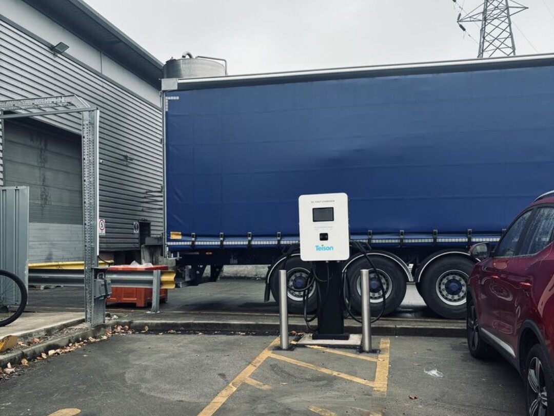 Chargeur double pour voiture électrique Teison 40 kW au Royaume-Uni, 2024