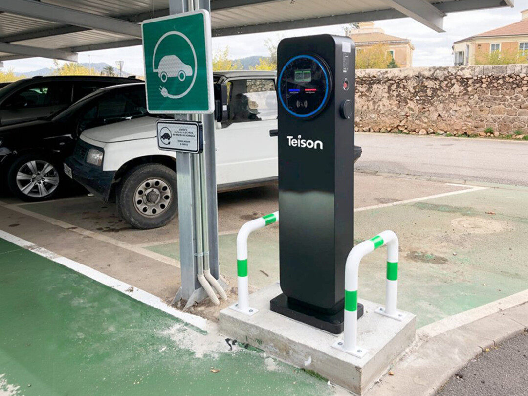 Chargeur intelligent pour véhicules électriques Teison Level 2 à double prise installé en Espagne, 2025