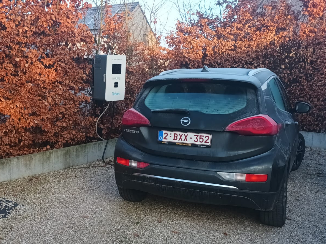 Chargeur rapide pour véhicules électriques Teison 30 kW DC MINI installé en Belgique, 2025