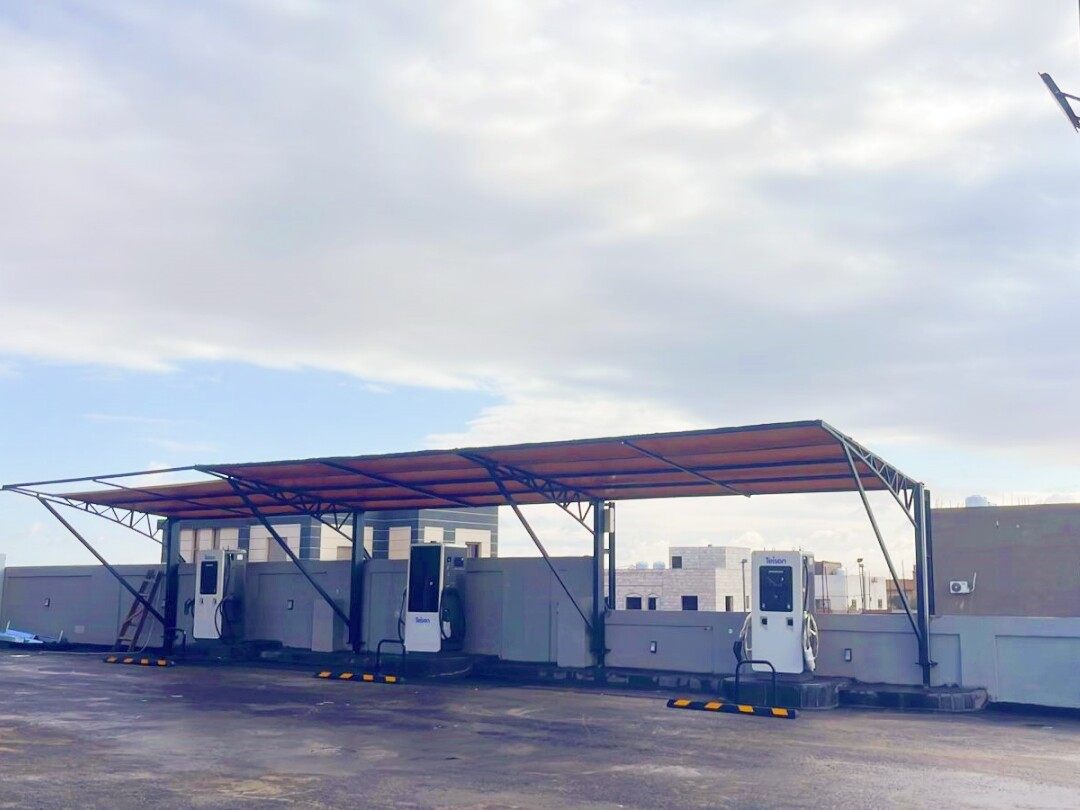 Teison 60kW DC Vision 43'Inch Advertising Screen ev charger et 120kW DC Pro installé en Jordanie, 2025