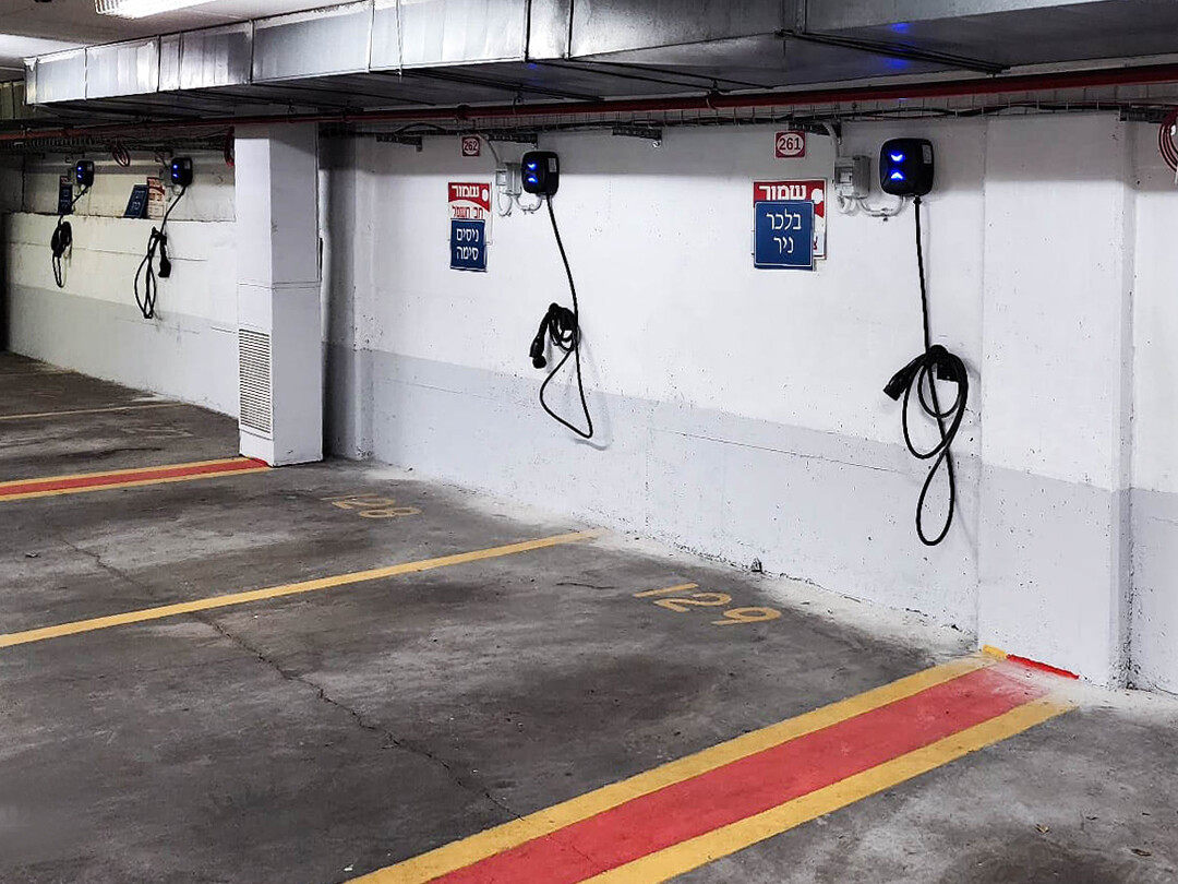 Boîte murale AC Smart mini EV en Israël, 2022