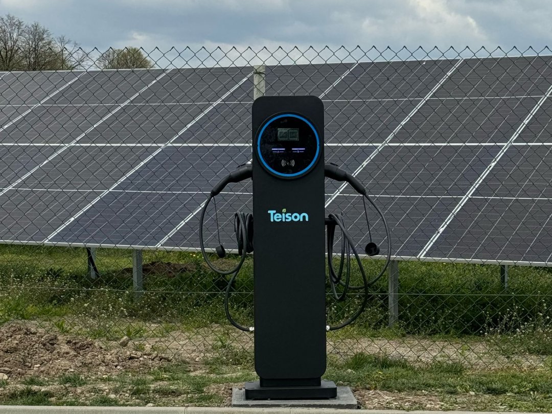 Teison 2*22kW Smart OCPP Twins EV Charging Pile installés en Serbie, 2025 Teison 2*22kW Smart OCPP Twins EV Charging Pile installés en Serbie, 2025