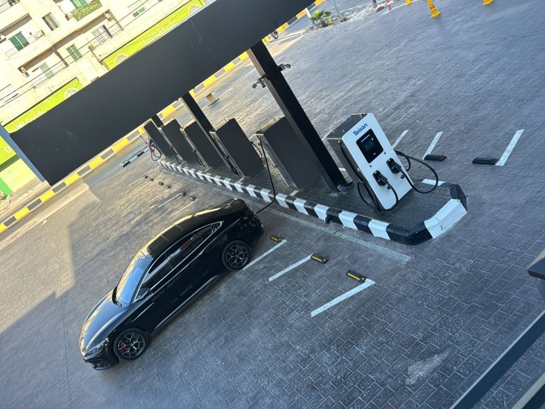 Teison DC Pro 180kW station de recharge rapide commerciale avec prise CCS2+GBT installée en Jordanie, 2025 Teison DC Pro 180kW station de recharge rapide commerciale avec prise CCS2+GBT installée en Jordanie, 2025