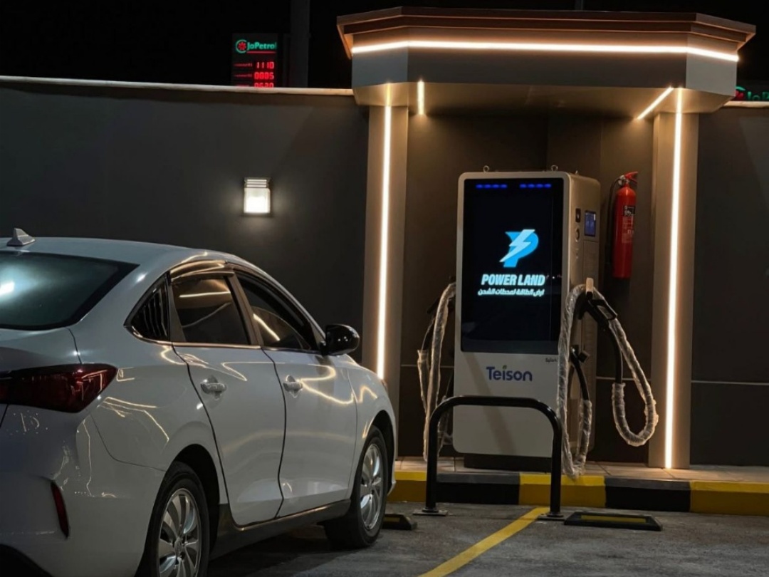 Station de recharge rapide pour véhicules électriques Teison DC Vision 120kW installée en Jordanie, 2025