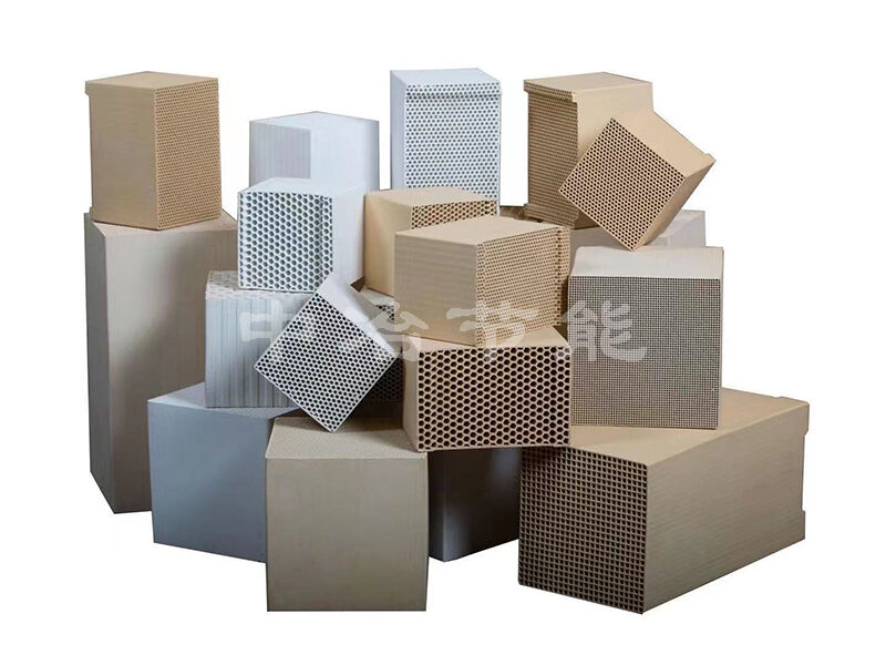 Heat storage body, baffle brick