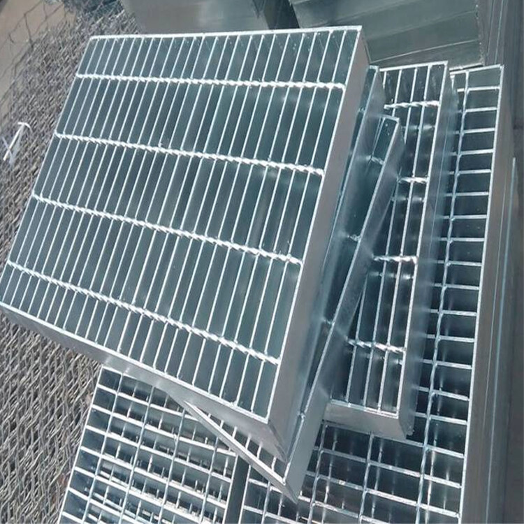 Electrowelded grating with twisted square