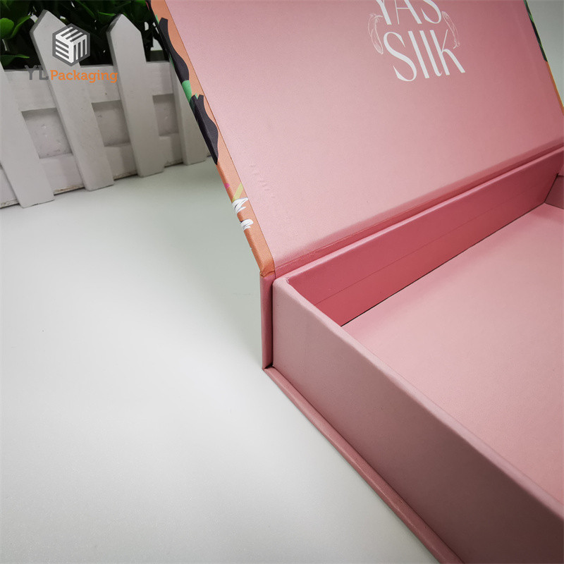 20221102001 (4).jpg silk scarf packaging