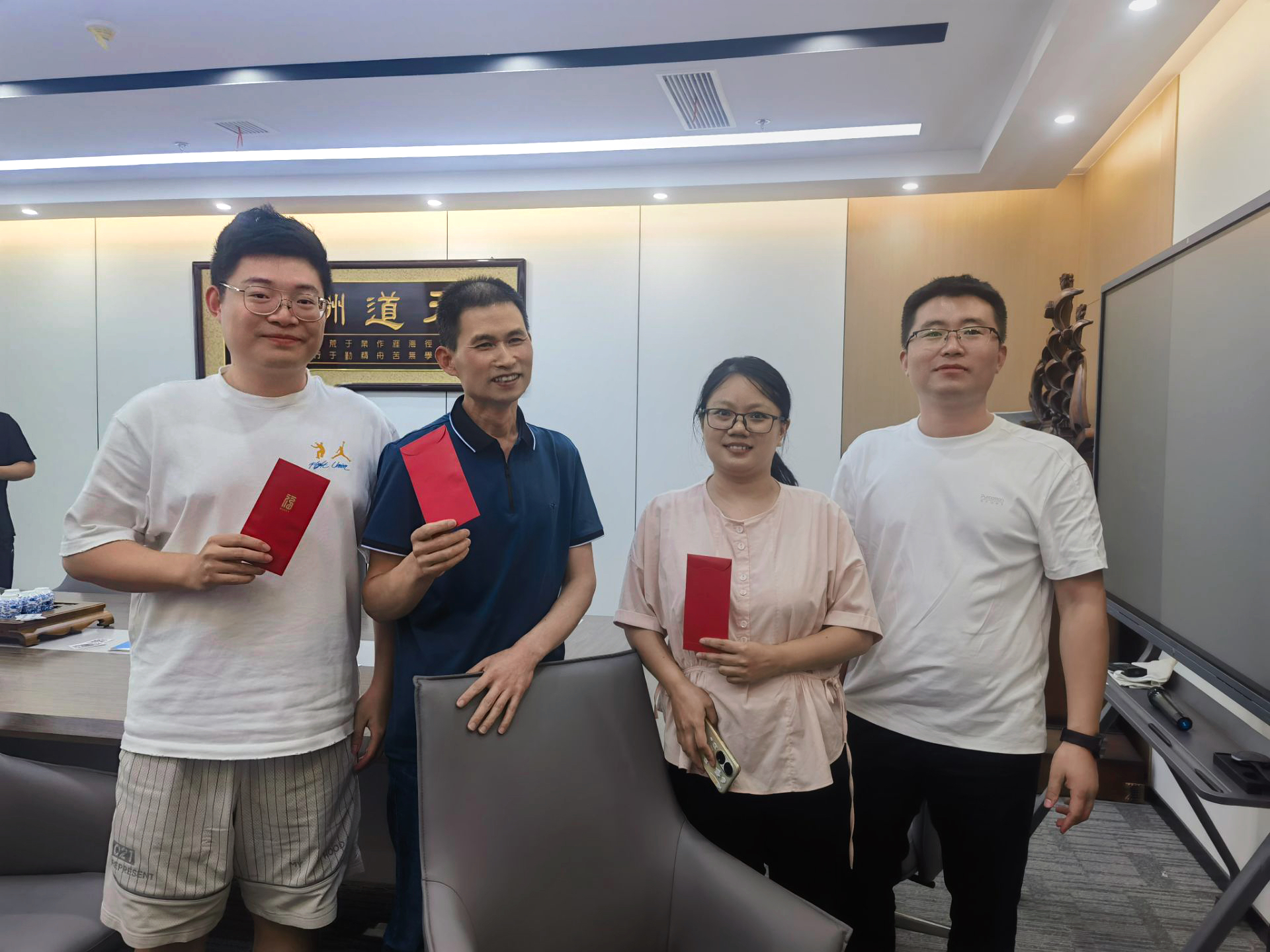 أقامت شركة Jinan Alands Plastic Co., Ltd. منافسة بين الموظفين والمالكين