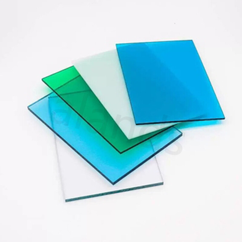 Plaques en polycarbonate pour toiture, serres et cloisons intérieures