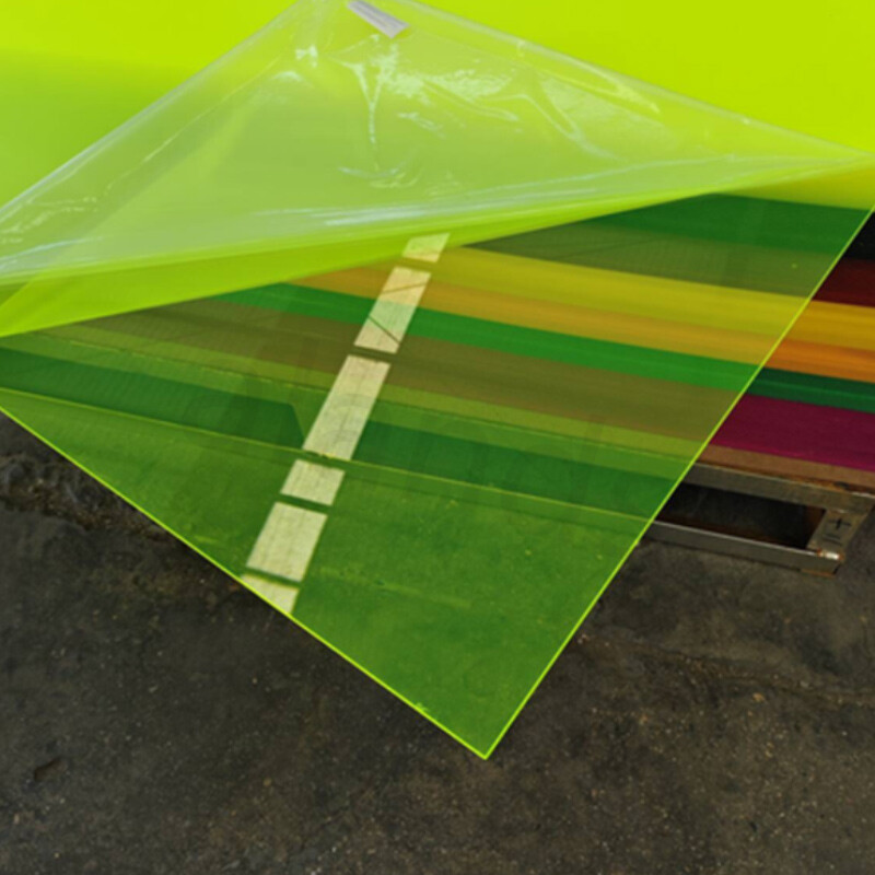 Plaque acrylique vert fluorescent – panneau plastique haute visibilité, durable et polyvalent