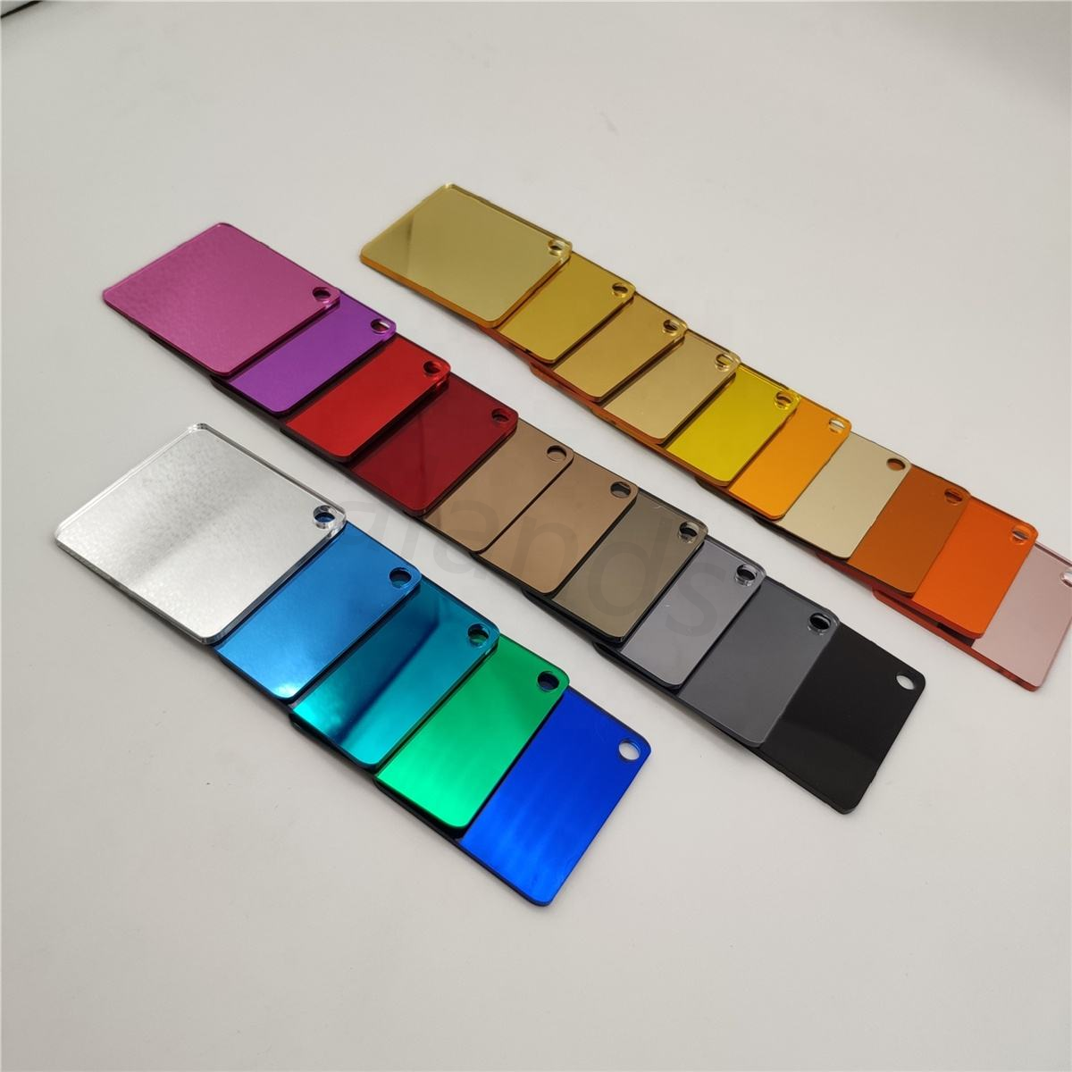 Panneau en acrylique miroir coupé sur mesure