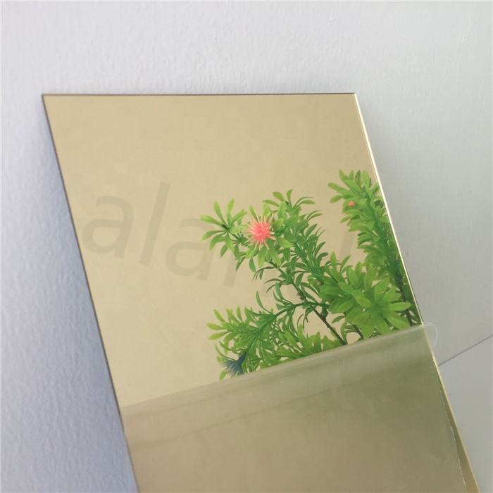 Panneau en acrylique miroir coupé sur mesure