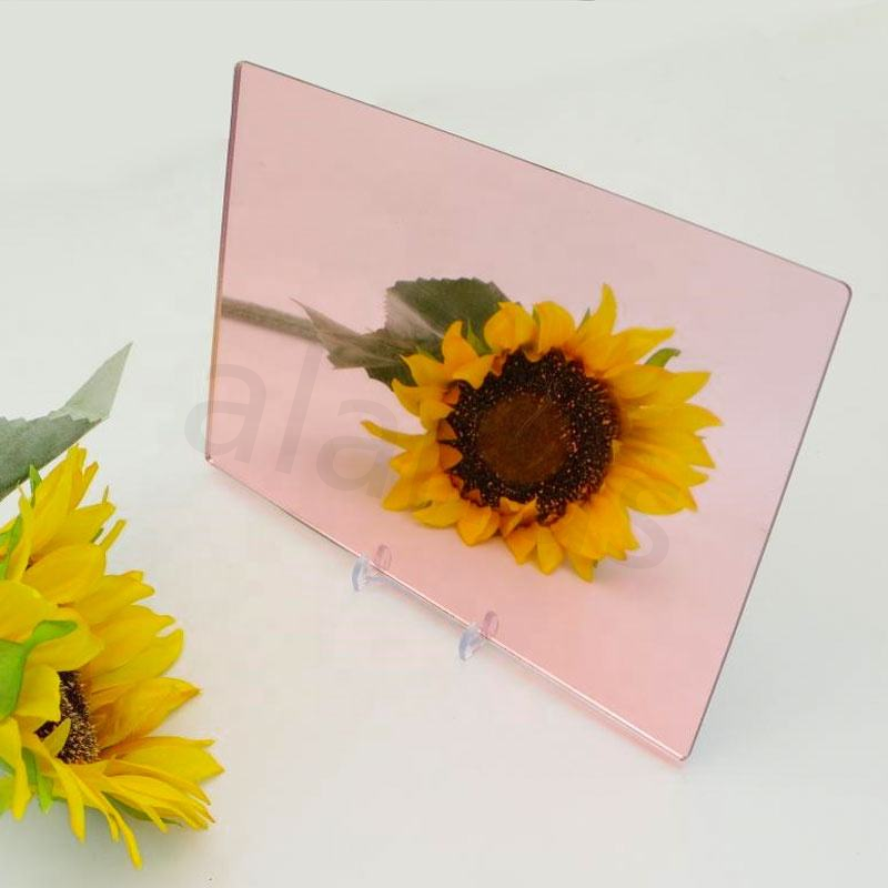 Panneau en acrylique miroir coupé sur mesure