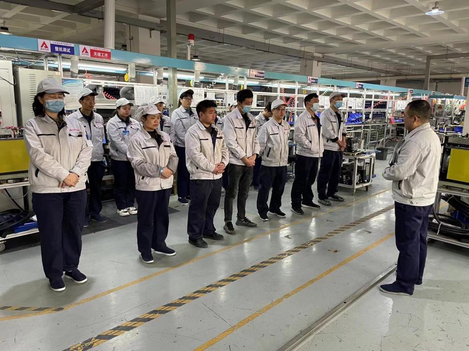 The first safety lesson before staff start working