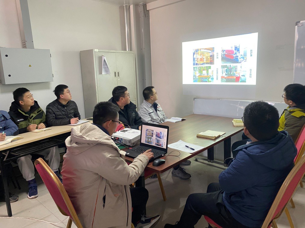 The first safety lesson before staff start working