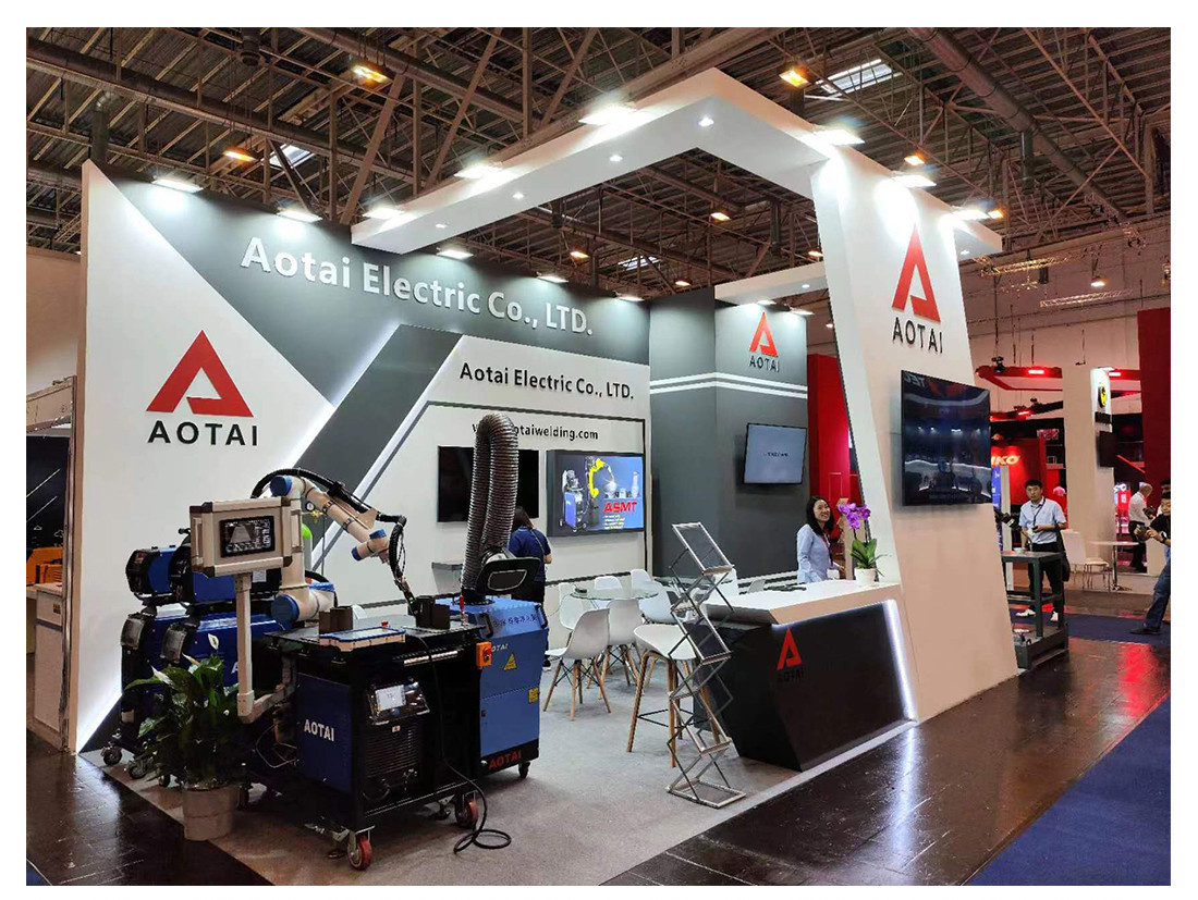 SCHWEISSEN & SCHNEIDEN in Full Swing, Aotai Booth Crowded With People
