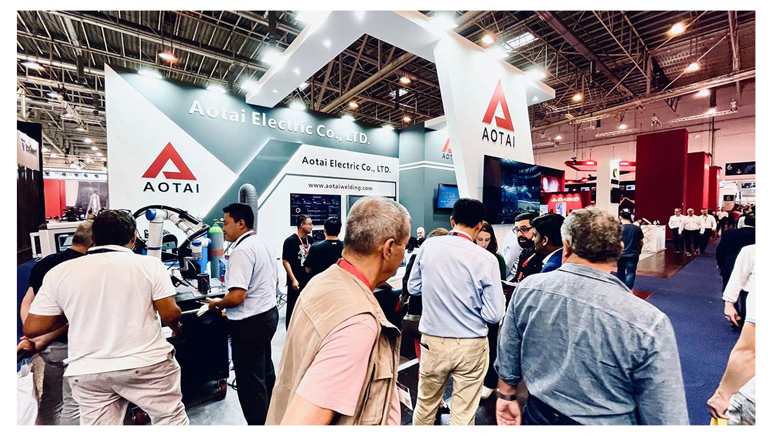 SCHWEISSEN & SCHNEIDEN in Full Swing, Aotai Booth Crowded With People