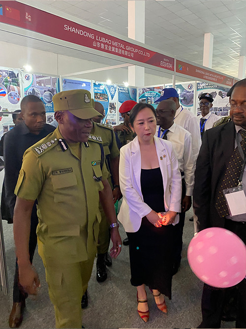 Shandong LUBAO metal group hosts the minister of public security of Tanzania at the steel industry exhibition