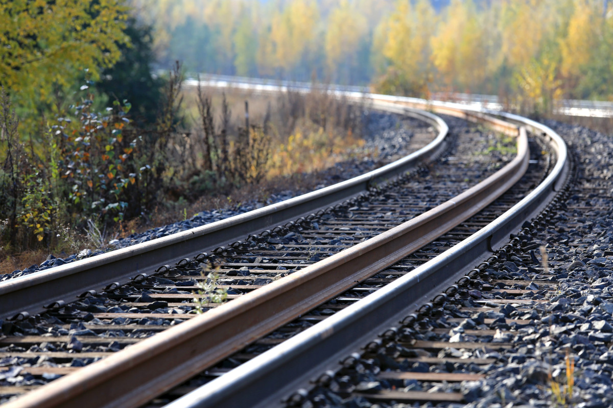 au-fil-du-rail Why are rails made into I-shaped?