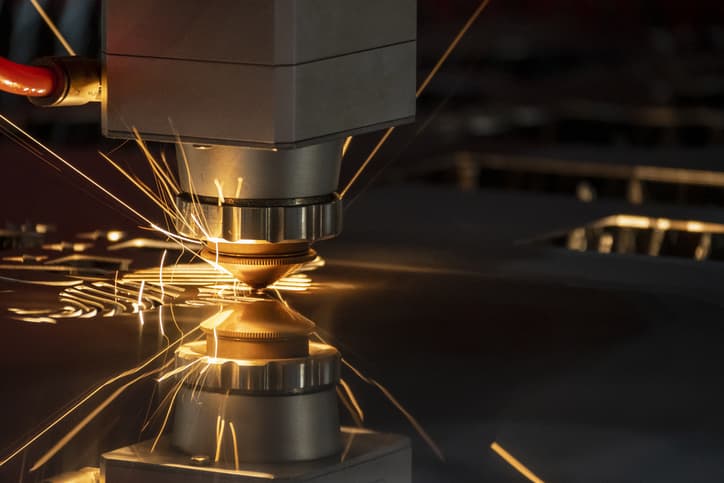 Laser cutting vs. plasma cutting: Which process is better for processing thick steel plates?