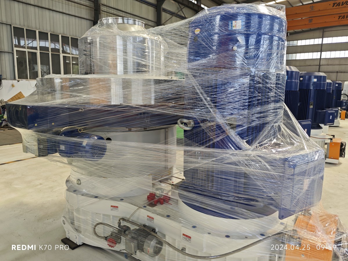 IMG_20240425_095919.jpg 90KW XGJ560 pellet machine shipped to India