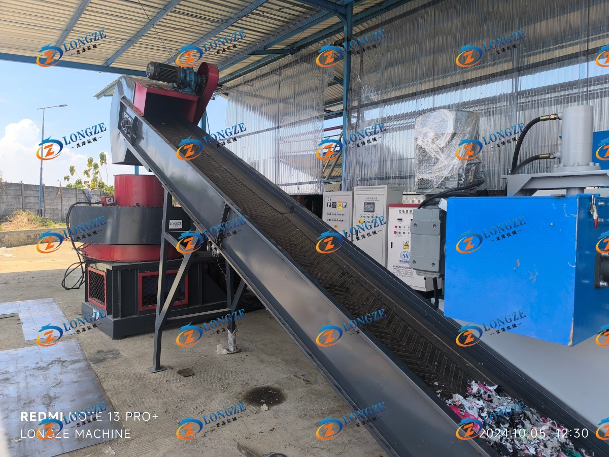 LONGZE 2t/h plastic briquette production line operation running