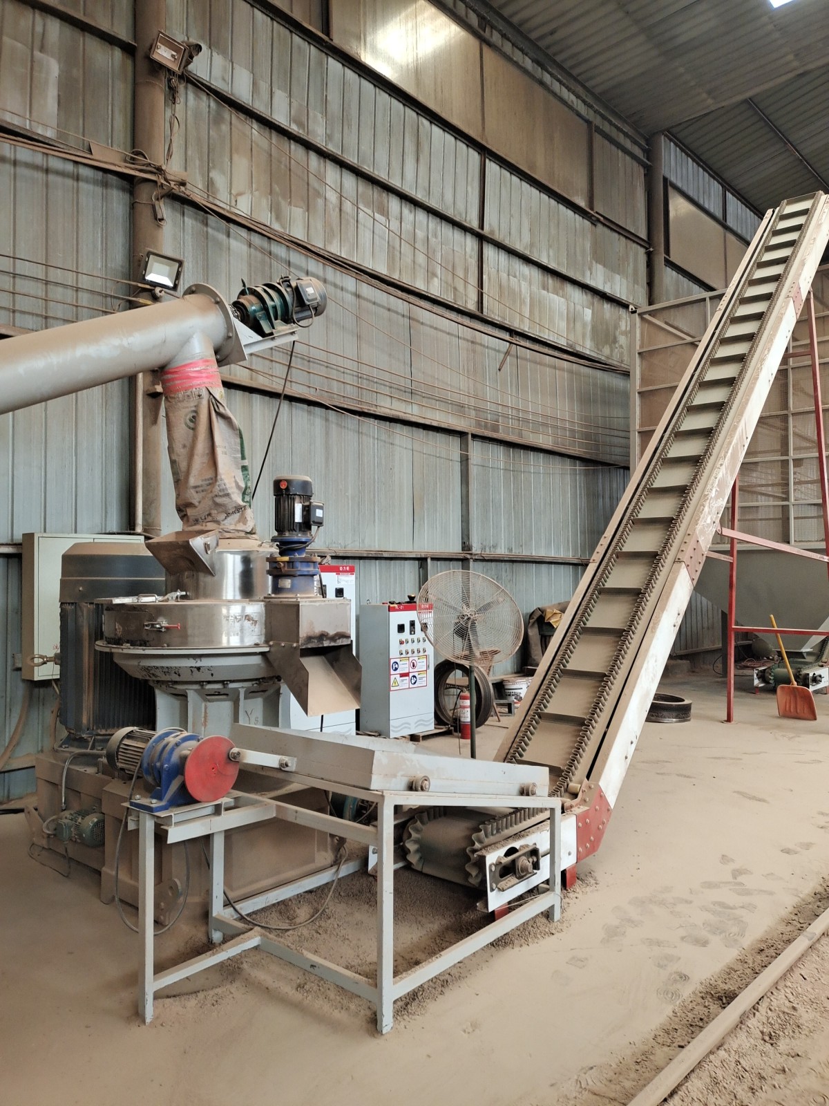3ddb56be803074c947aa51be2f38900.jpg Introduction to Large Slope Angle Conveyor